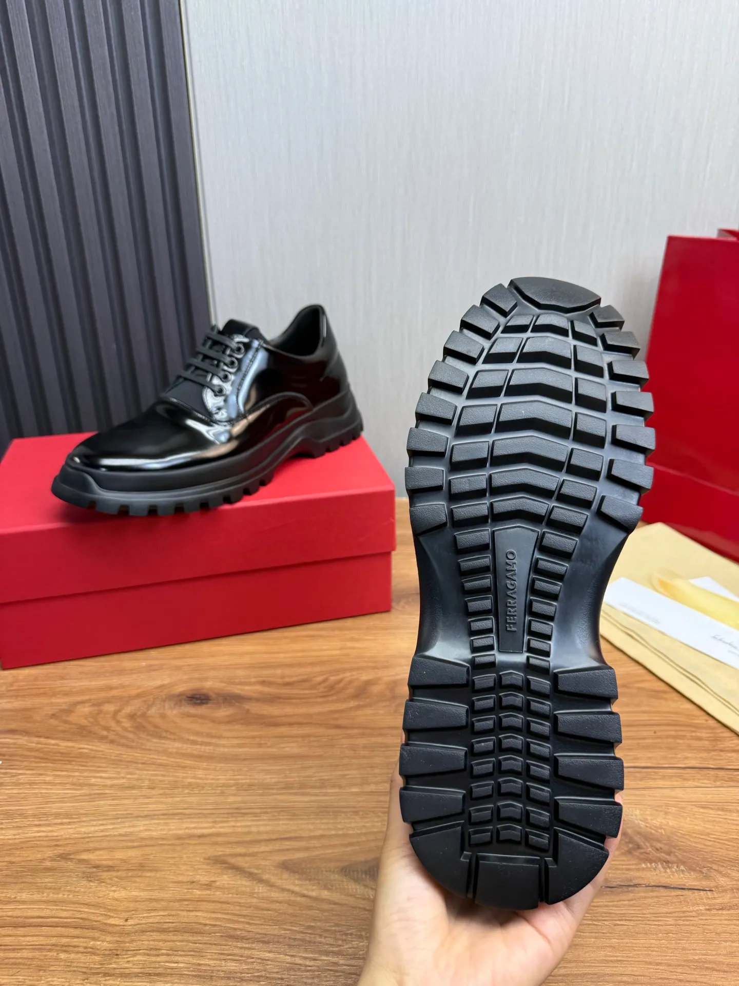 Men's shoes 💰880💰 Ferragamo. [Ferragamo] Men's Loaf leather shoes, the latest hot style, 1:1 original purchase quality, top quality, imported open-edge beaded cowhide leather on the upper, hand-made three-dimensional stitching highlights the round toe design, the inner feet are made of imported cowhide, with original wear-resistant rubber outsole, matching code 39-44, (38, 45 custom-made, non-refundable)